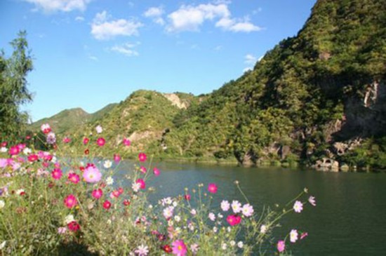 喇叭沟门原始森林 金秋登高赏美景