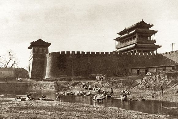 老照片：袁世凯治下的北京，内城街景，1915年！